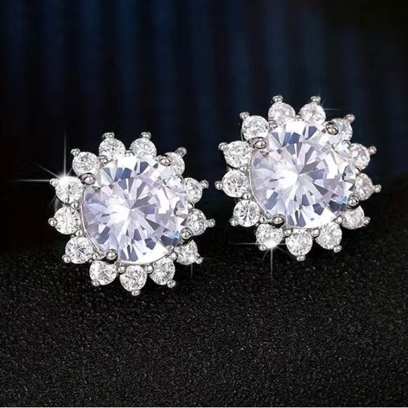 Beautiful Silver Plated Stud Earrings with Zircon Stones, NEW - Picture 1 of 6